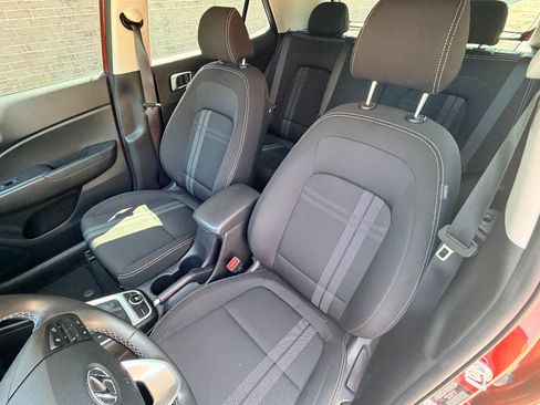 Used 2025 Hyundai Venue SEL FWD image 14