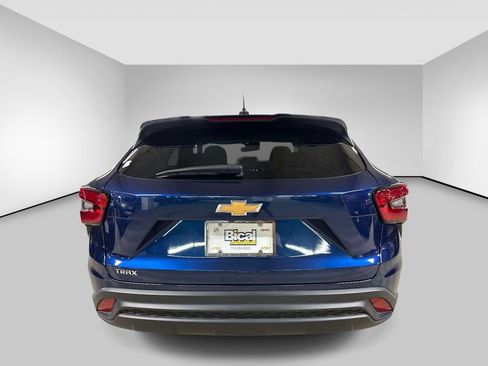 Used 2024 Chevrolet Trax LS w/ LS Convenience Package FWD image 5