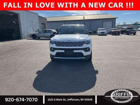 Used 2024 Jeep Compass Limited image 4