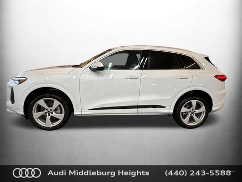 Certified 2025 Audi Q5 Premium w/ Premium Plus AWD/4WD image 3