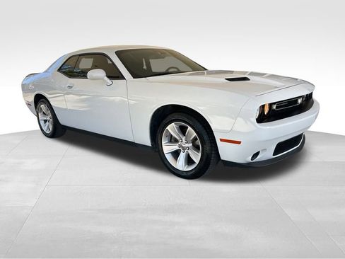Used 2023 Dodge Challenger SXT image 2