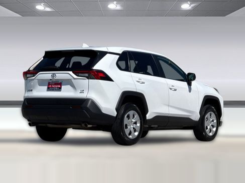 Used 2024 Toyota RAV4 LE AWD/4WD image 8