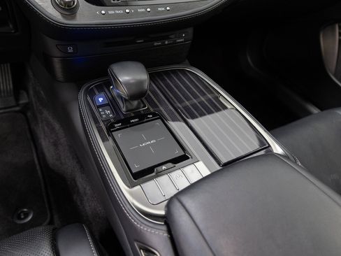 Used 2020 Lexus LS 500 w/ Accessory Package (Z2) image 20