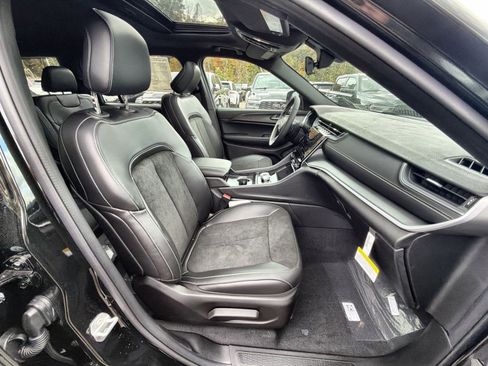 New 2025 Jeep Grand Cherokee L Altitude image 27