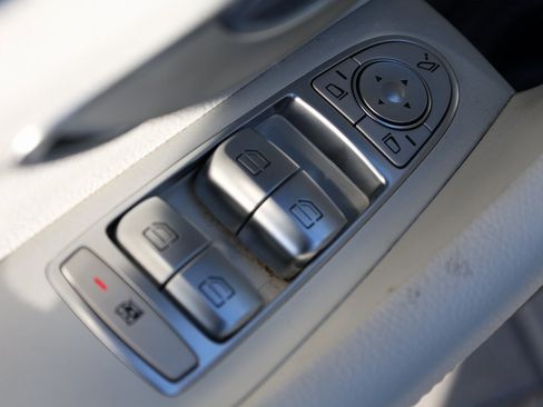 Used 2022 Mercedes-Benz E 350 Sedan w/ Driver Assistance Package image 12