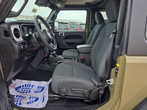 Used 2025 Jeep Wrangler Willys image 4