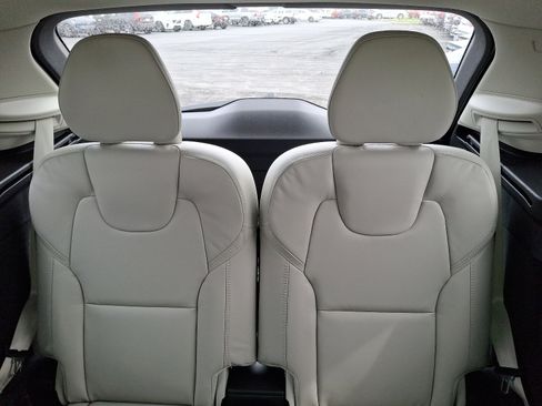 New 2025 Volvo XC90 T8 Plus image 5