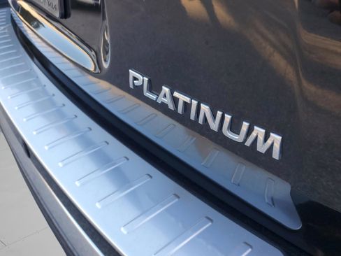 Used 2020 Nissan Pathfinder Platinum image 7
