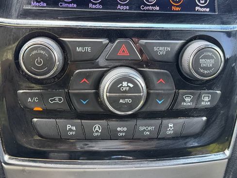 Used 2019 Jeep Grand Cherokee Laredo w/ Laredo X Package AWD/4WD image 29