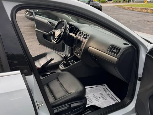 Used 2017 Volkswagen Jetta SE FWD image 28
