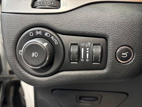 Used 2019 Jeep Cherokee Limited AWD/4WD image 13