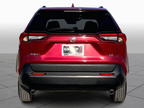 Used 2021 Toyota RAV4 LE image 5