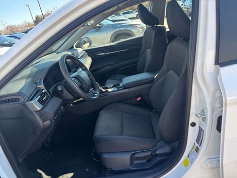 Used 2025 Toyota Camry LE image 25