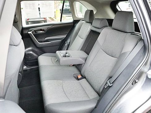 Used 2021 Toyota RAV4 XLE image 16