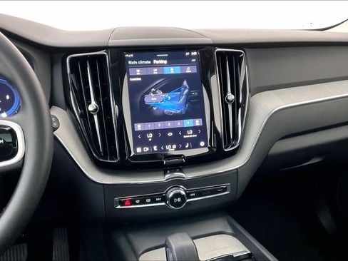Certified 2025 Volvo XC60 B5 Plus image 9