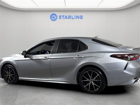 Used 2024 Toyota Camry SE image 4