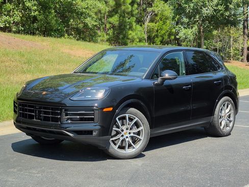 Certified 2024 Porsche Cayenne AWD/4WD image 1