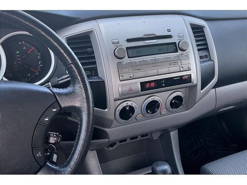 Used 2010 Toyota Tacoma PreRunner image 7