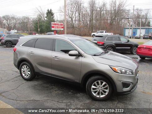 Used 2016 Kia Sorento LX w/ LX Convenience Package image 6