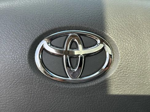 Used 2011 Toyota Camry Hybrid image 21