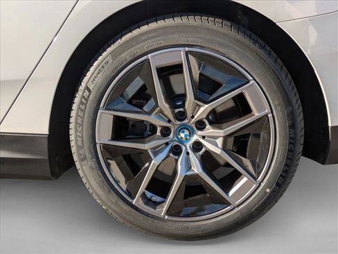 Used 2025 BMW i5 xDrive40 w/ Premium Package image 25