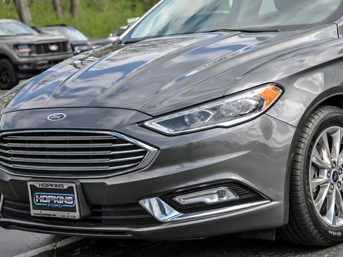 Used 2017 Ford Fusion SE w/ Fusion SE Technology Package FWD image 6