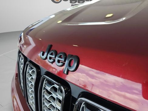 Used 2021 Jeep Grand Cherokee Laredo X AWD/4WD image 29