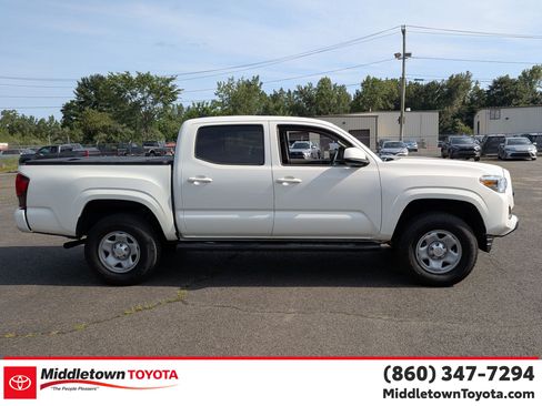 Certified 2022 Toyota Tacoma SR AWD/4WD image 2