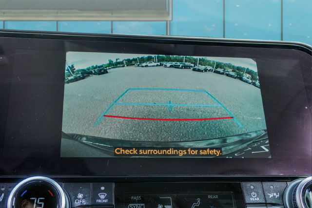 Used 2023 Toyota Highlander XLE FWD image 28