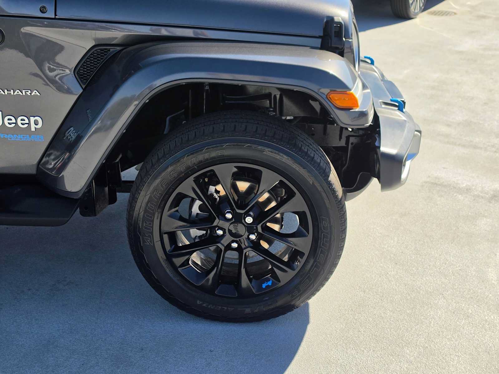 Used 2022 Jeep Wrangler Unlimited Sahara w/ Cold Weather Group AWD/4WD image 9