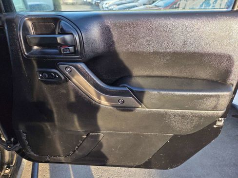 Used 2012 Jeep Wrangler Unlimited Sport image 14