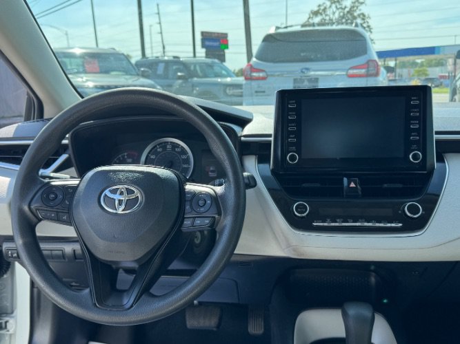 Used 2020 Toyota Corolla LE FWD image 14