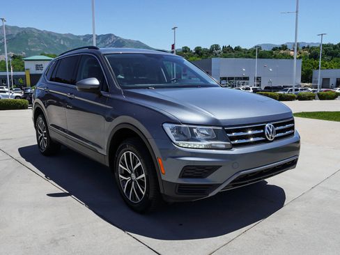 Used 2019 Volkswagen Tiguan SE AWD/4WD image 2