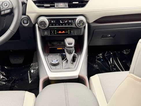 Used 2025 Toyota RAV4 Limited image 11