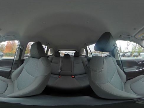 Used 2025 Toyota RAV4 XLE image 40