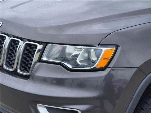 Used 2020 Jeep Grand Cherokee Laredo RWD image 9