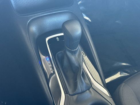 Used 2025 Toyota Corolla LE image 19