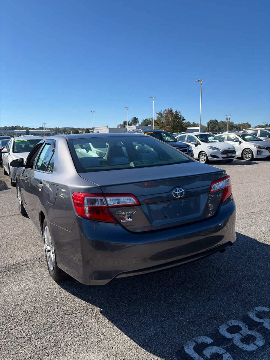 Used 2014 Toyota Camry LE FWD image 12