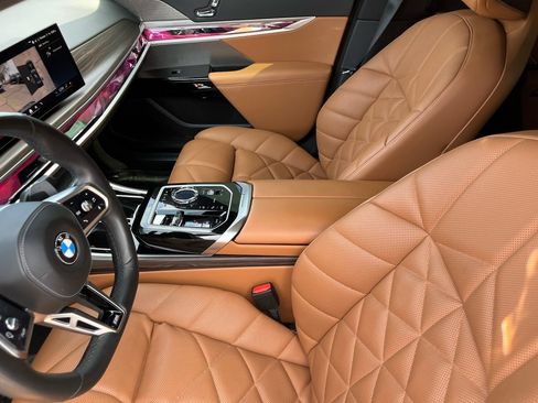 Used 2023 BMW 740i w/ Parking Assistance Package RWD image 17