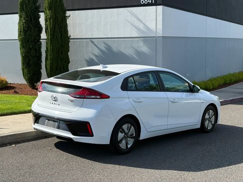Used 2018 Hyundai Ioniq Blue FWD image 5