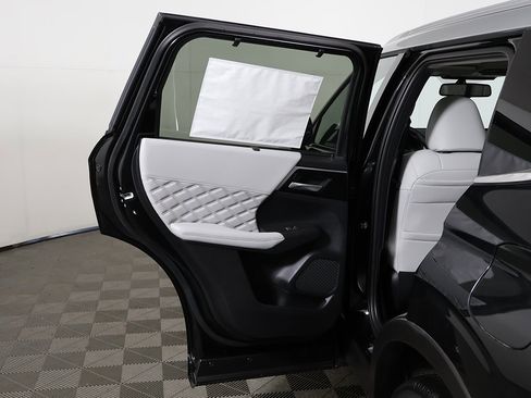 New 2025 Mitsubishi Outlander SEL image 28