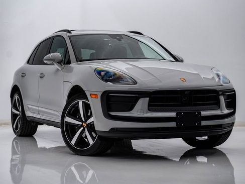 Certified 2026 Porsche Macan AWD/4WD image 8