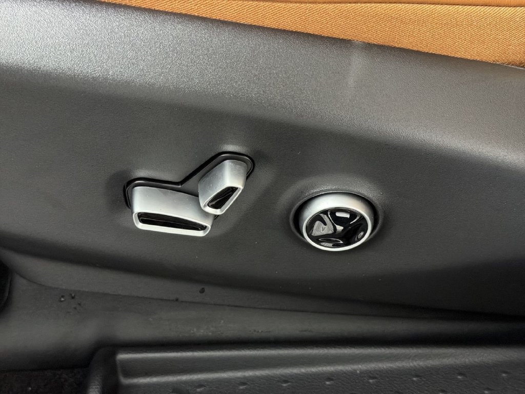 Used 2026 Chrysler Pacifica Pinnacle FWD image 14