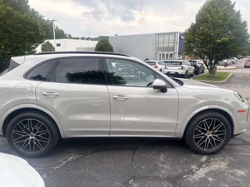Certified 2026 Porsche Cayenne AWD/4WD image 7