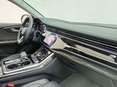 Used 2020 Audi Q8 Prestige w/ Prestige Package image 21
