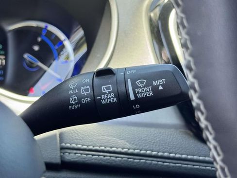Used 2024 Chrysler Pacifica Limited FWD image 26