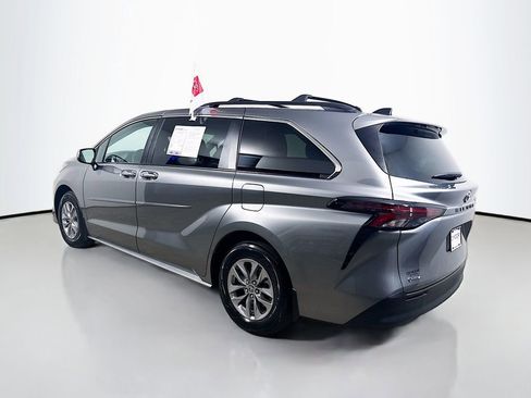 Certified 2026 Toyota Sienna LE image 5