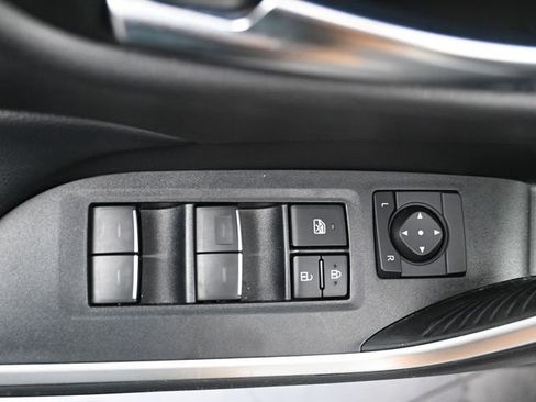 Used 2022 Toyota RAV4 XLE Premium image 12