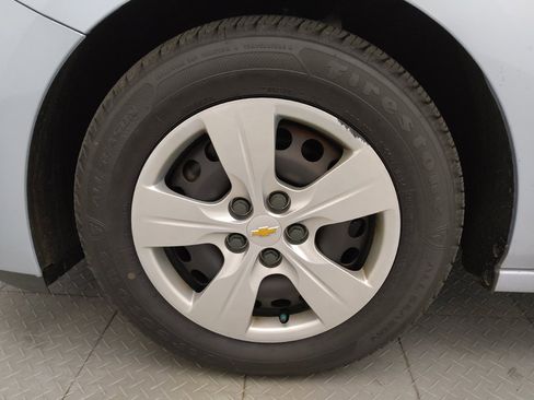 Used 2018 Chevrolet Cruze LS FWD image 31