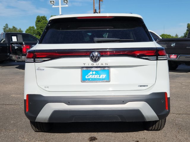 Used 2025 Volkswagen Tiguan SE w/ Panoramic Sunroof Package AWD/4WD image 11